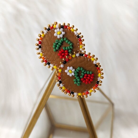 Beading on Faux Leather - Strawberry - Picture 3 of 3